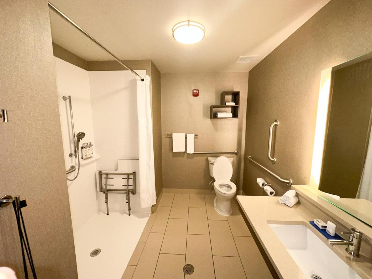 Holiday Inn Express & Suites Plymouth - Ann Arbor Area, An Ihg Hotel Esterno foto